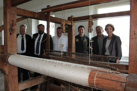 Die Besuchergruppe mit MdL Annette Karl und Bezirkstagskandidat Norbert Freundorfer