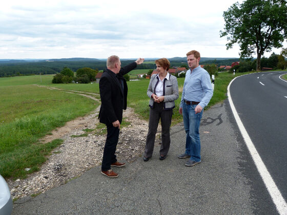 Bürgermeister Jürgen Kürzinger, MdL Annette Karl, Marktrat Dominik Brütting (v.l.n.r)