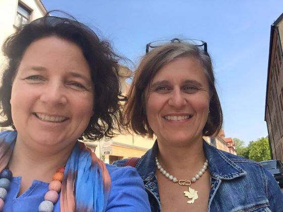 Bild: MdL Ruth Müller und MdL Dr. Simone Strohmayr (v.l.)