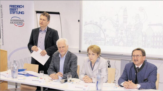 Prof. Miosga, Harald Zintl von der FES, Annette Karl und Bgm. Hans Donko