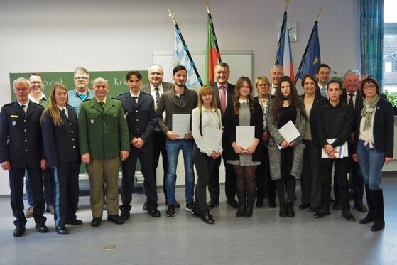 Annette Karl, MdL bei der Übergabe der Zertifikate (Bild: sbü)