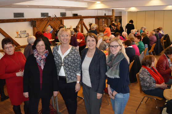 Brigitte Scharf, MdL Angelika Weikert, Sabine Zeidler, MdL Annette Karl, Nicole Bäumler (v.l.n.r.).Bild: Werner Schmola