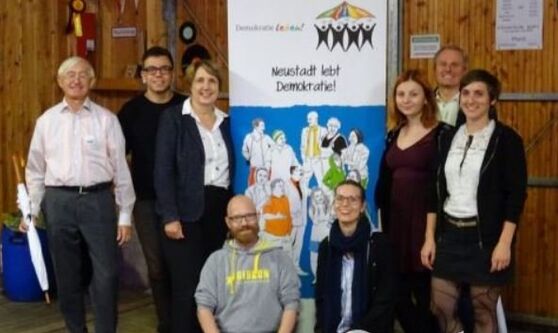 Neustadt lebt Demokratie - Annette Karl, MdL beim Democracy Slam (Bild: Onetz, ENS)