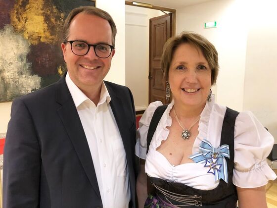 Fraktionsvorsitzender Markus Rinderspacher gratuliert Annette Karl
