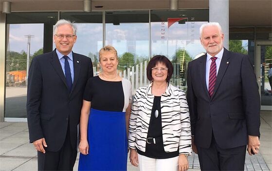 v.l.: Richard Bartsch, Katerina Kalinová, Christa Naaß, Dr. Bohumil Šimek. Foto: Bez. Mittelfr