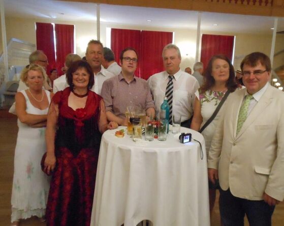 Christa Naaß, Bezirksrat Ronald Reichenberg, OB Florian Janik, Bürgermeister Klaus Meier und MdL Harry Scheuenstuhl